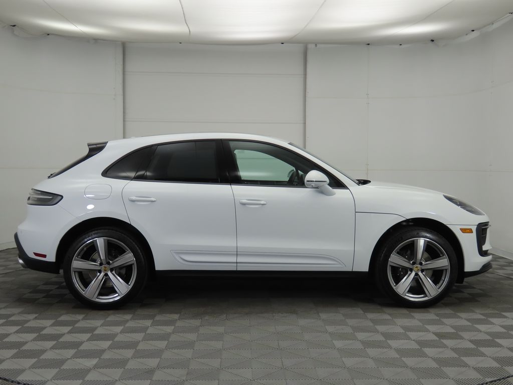 Thumbnail: 2025 Porsche Macan - 8