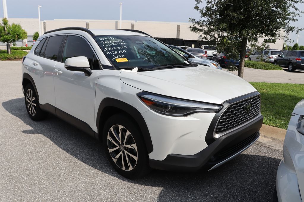2023 Toyota Corolla Cross XLE 5