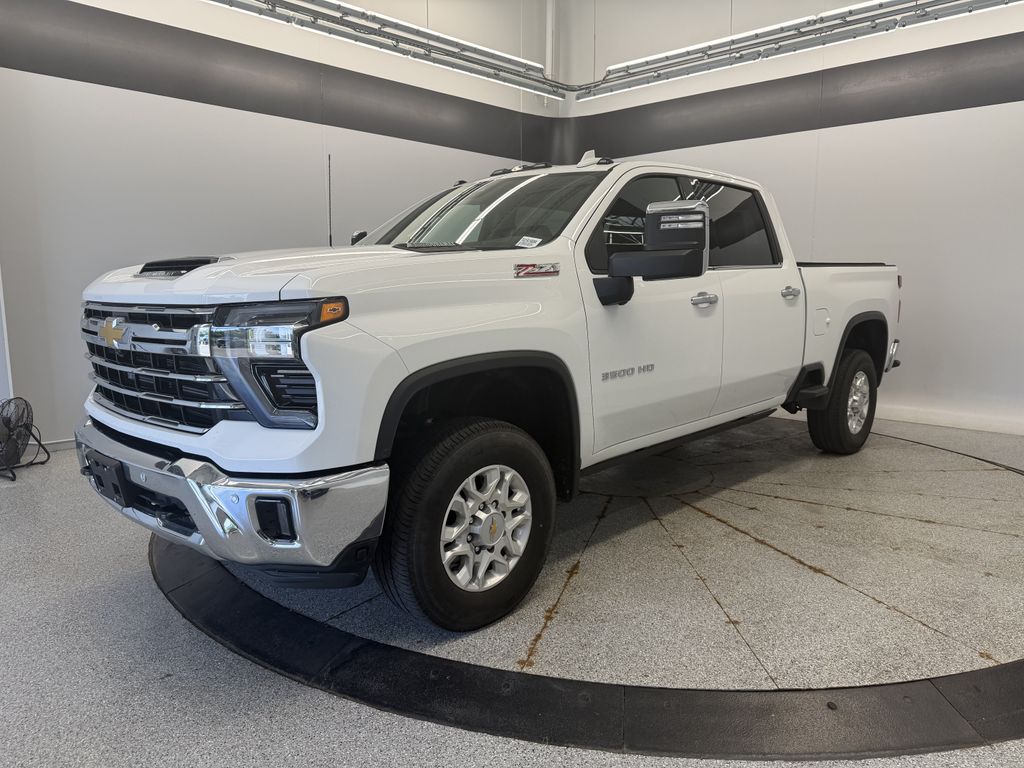 Summit White 2024 Chevrolet Silverado 3500HD Pickup Truck Four-Wheel Drive Automatic