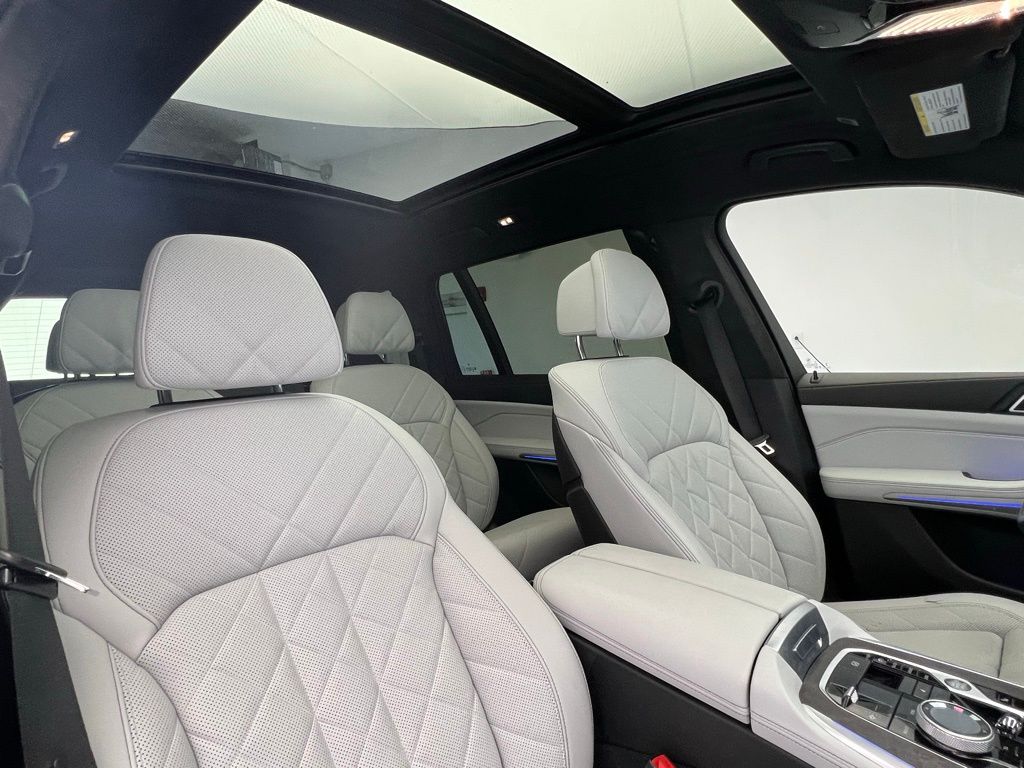 Thumbnail: 2023 BMW X7 - 8