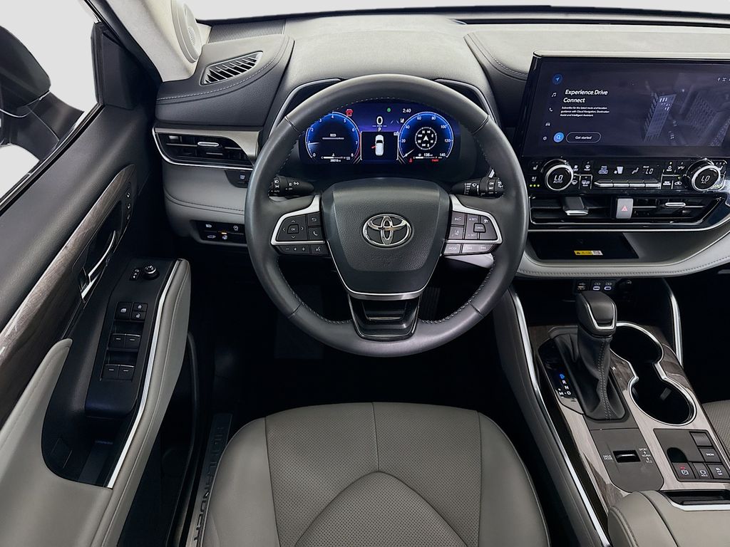 Thumbnail: 2024 Toyota Highlander - 10