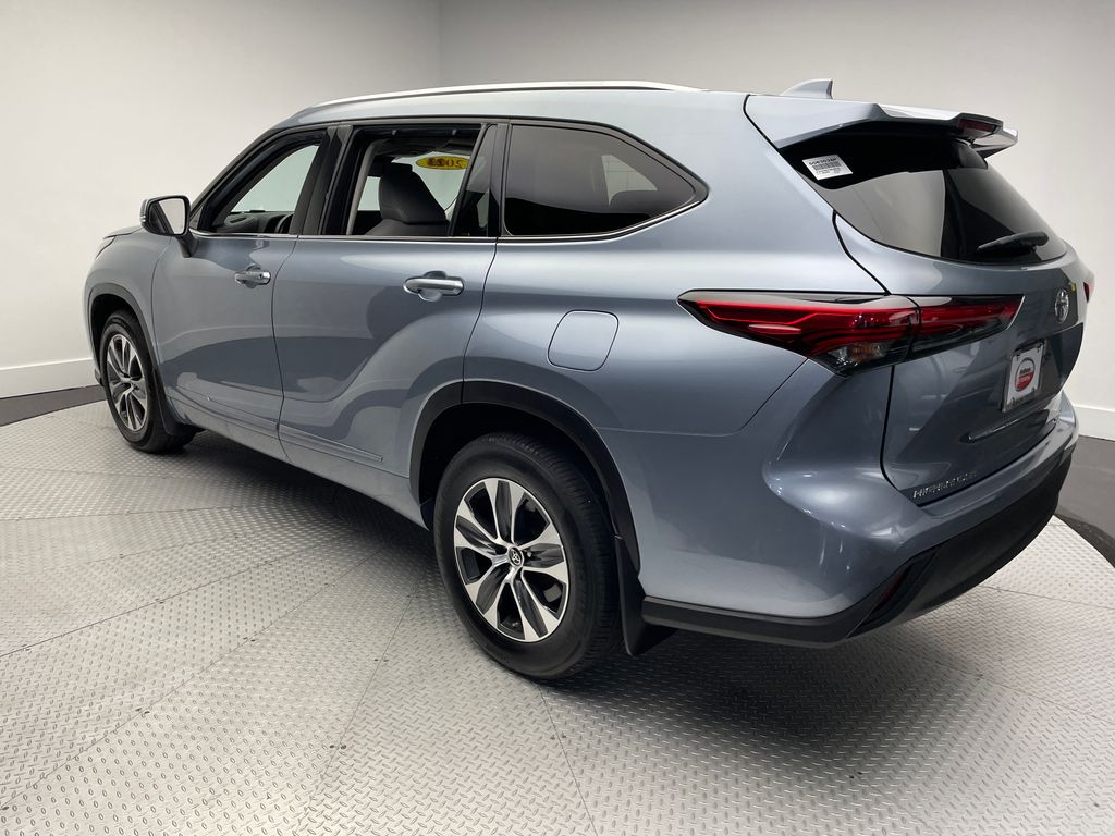 Thumbnail: 2021 Toyota Highlander - 7