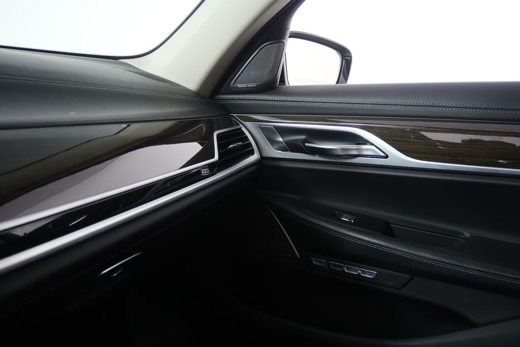 Thumbnail: 2017 BMW 7 Series - 31
