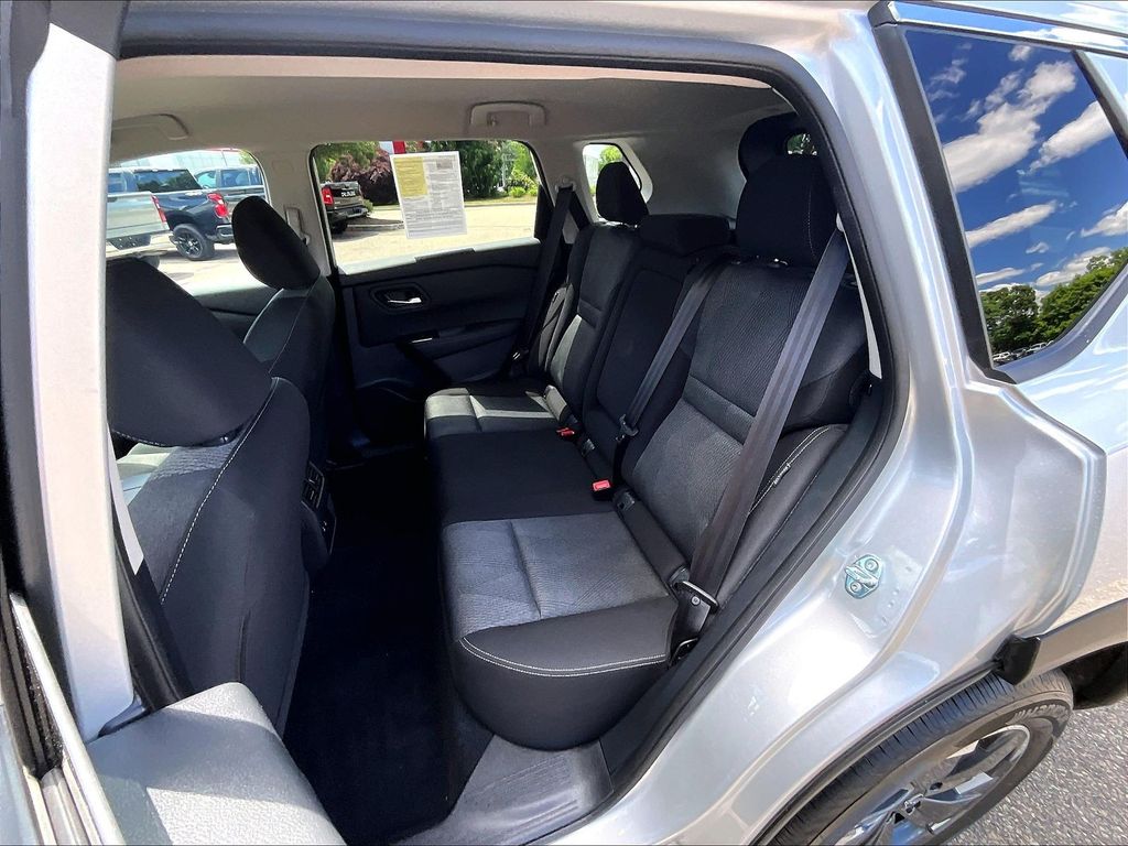 2025 Nissan Rogue — photo 15
