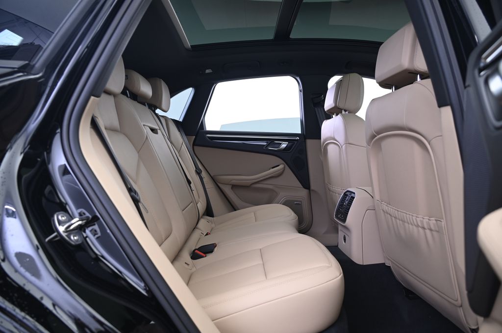 Thumbnail: 2025 Porsche Macan - 18