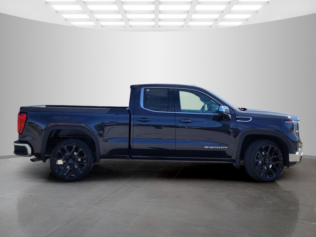 Used 2022 Gray GMC SLE image 3