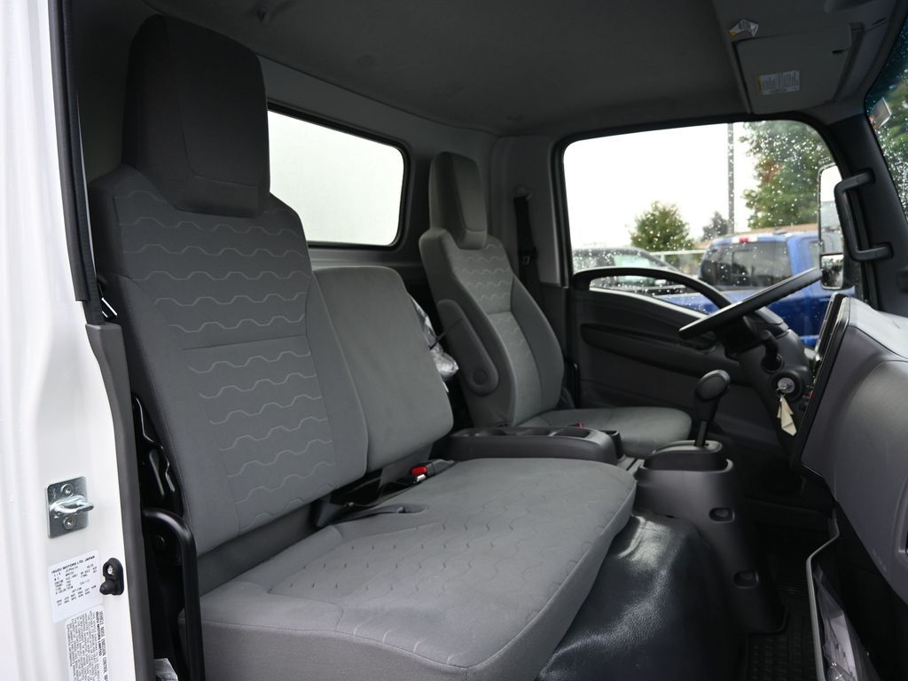 2025 Isuzu NRR 