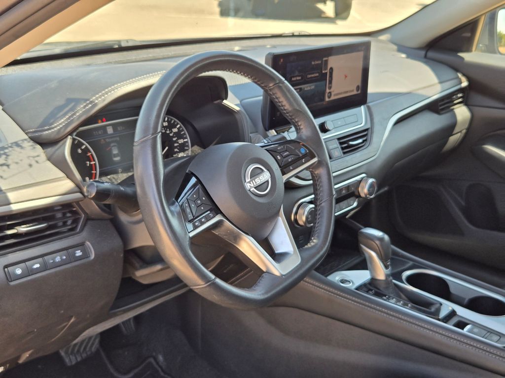 Used 2024 Nissan Altima Sedan