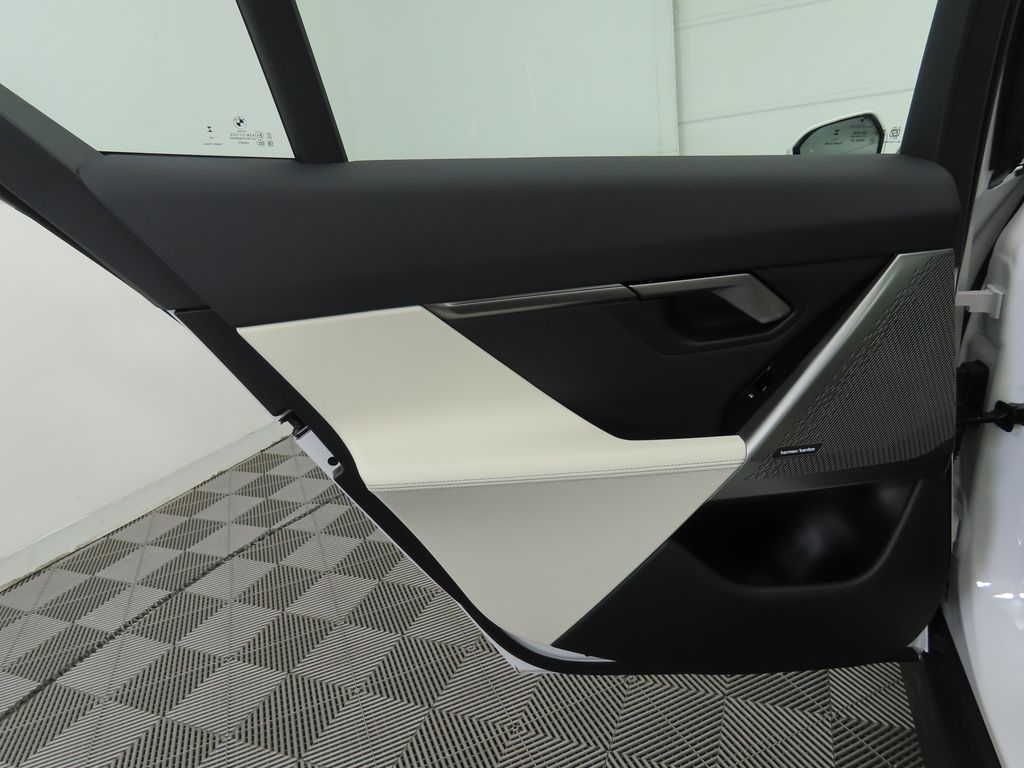 Thumbnail: 2026 BMW 5 Series - 27