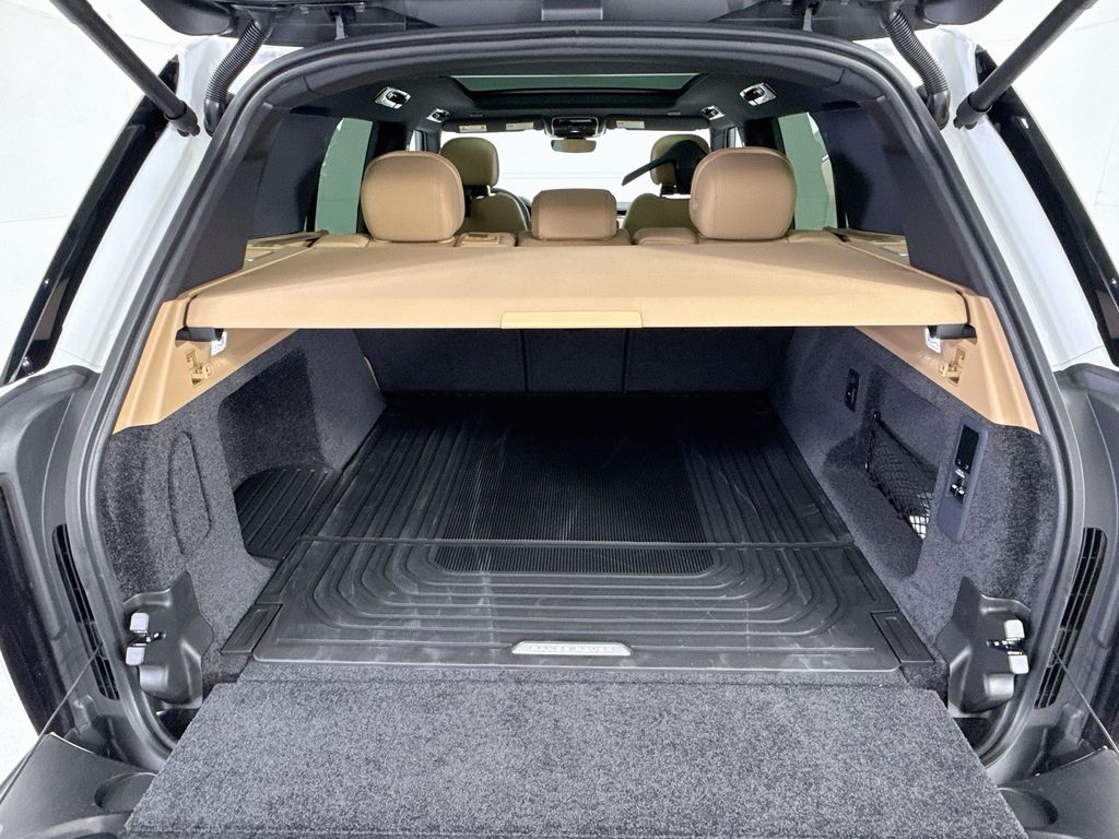 Thumbnail: 2026 Land Rover Range Rover - 28