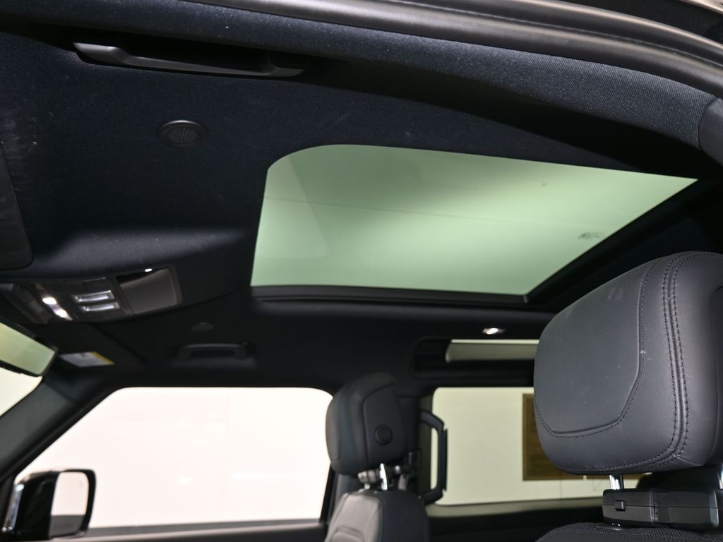 Used 2023 Black Land Rover X image 11