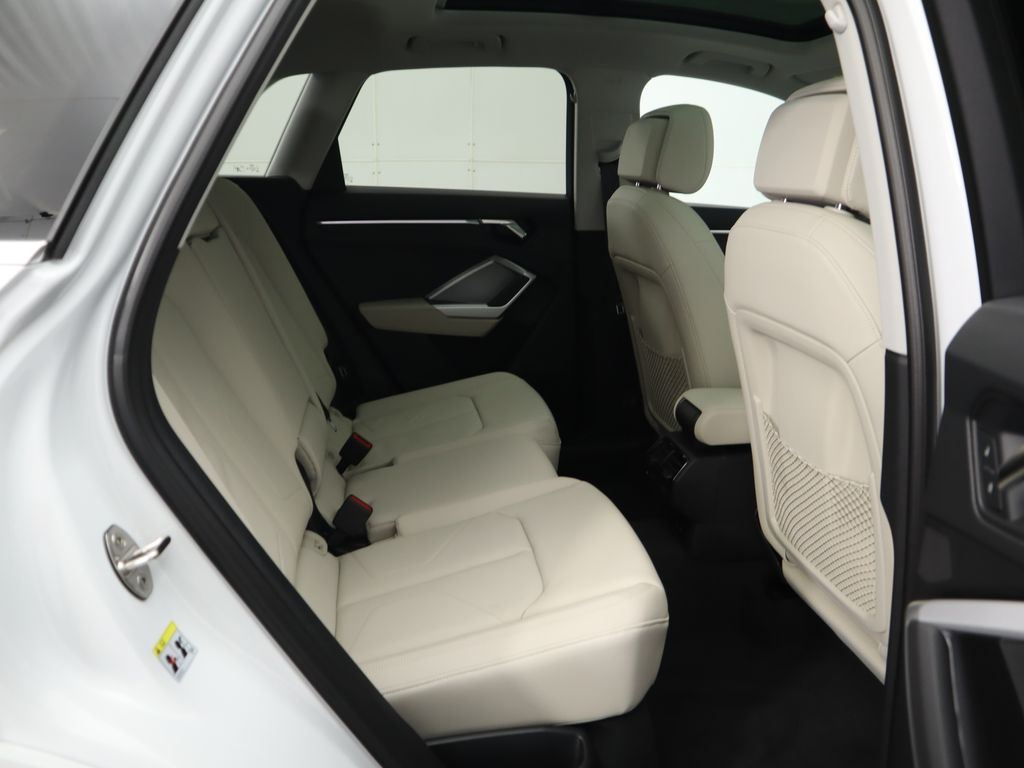 2025 Audi Q3  24