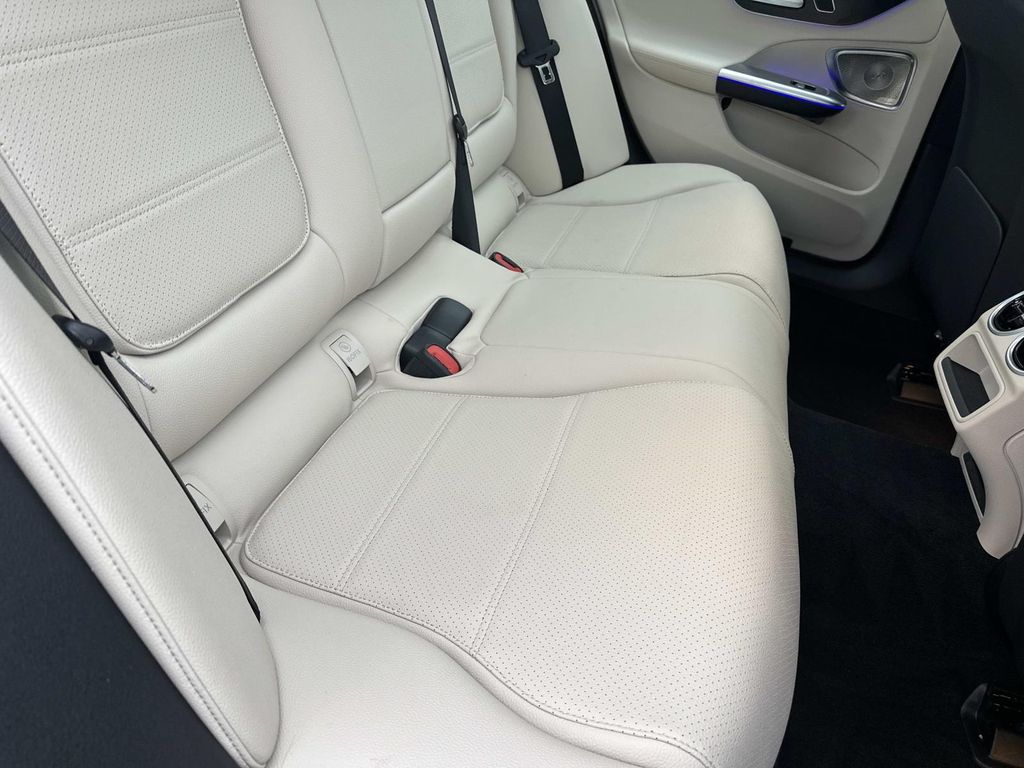 Thumbnail: 2025 Mercedes-Benz C-Class - 27