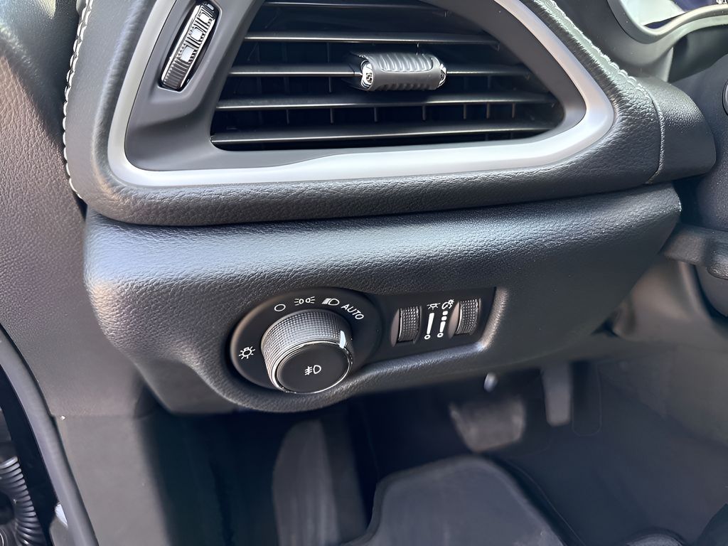 2025 Chrysler Pacifica Select - Photo 22