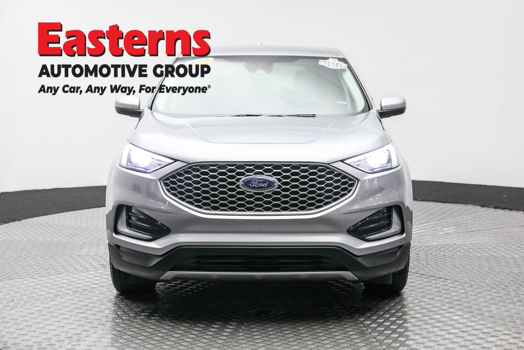 Used 2024 Silver Ford SEL image 2