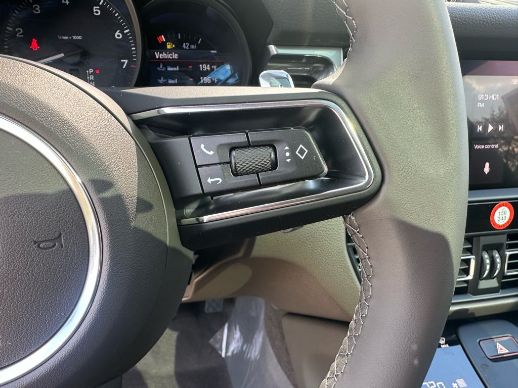 Thumbnail: 2026 Porsche Macan - 17