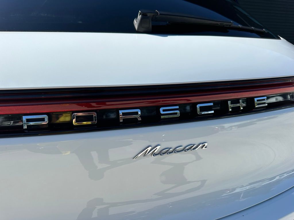 2022 Porsche Macan  12