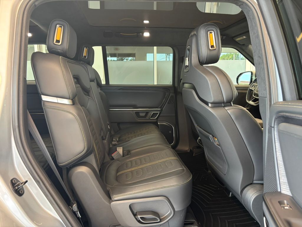 2024 Rivian R1S Adventure