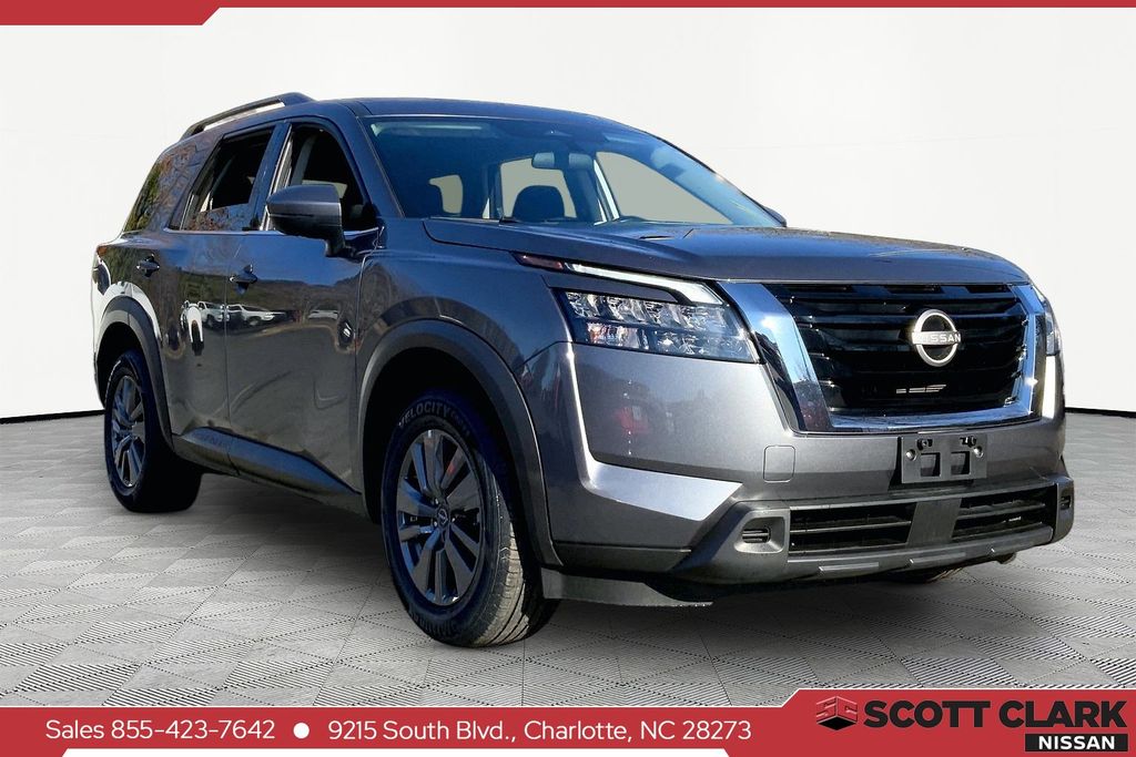 2024 Nissan Pathfinder SV