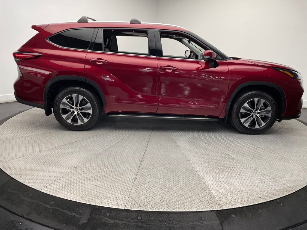 2022 Toyota Highlander XLE 4