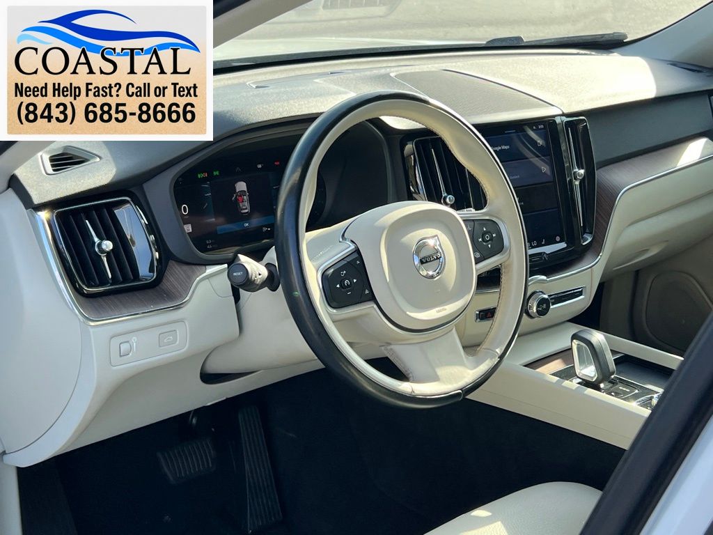 2022 Volvo XC60 B5 Momentum - 4