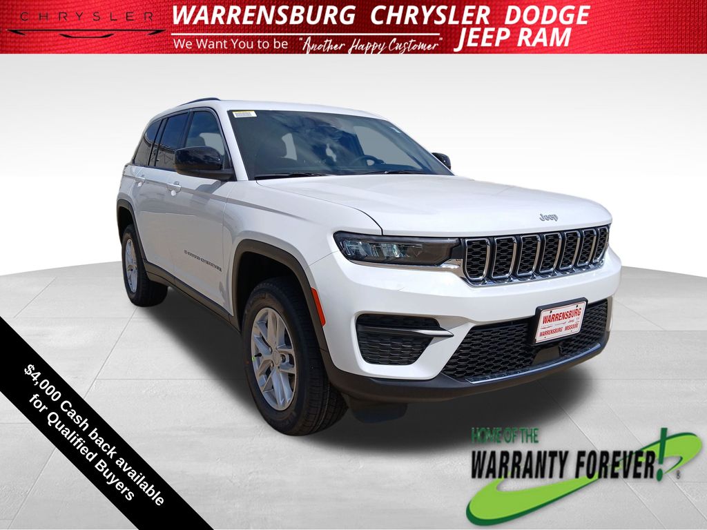 Bright White Clearcoat 2026 Jeep Grand Cherokee Laredo 4WD SUV / Crossover Four-Wheel Drive 8-Speed Automatic