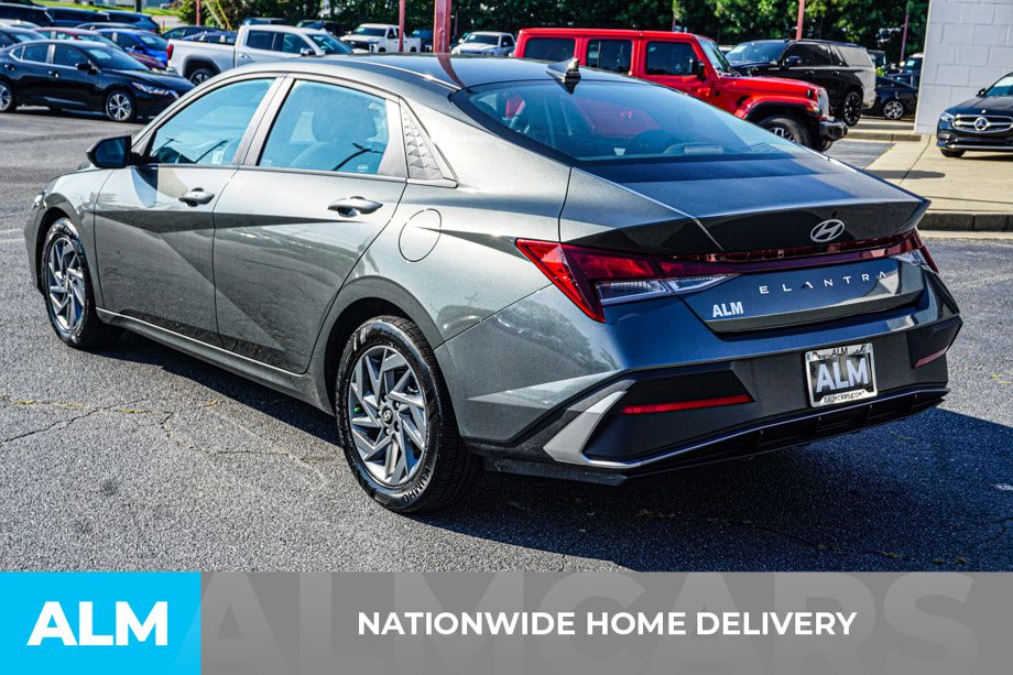 Used 2024 Gray Hyundai SEL image 4