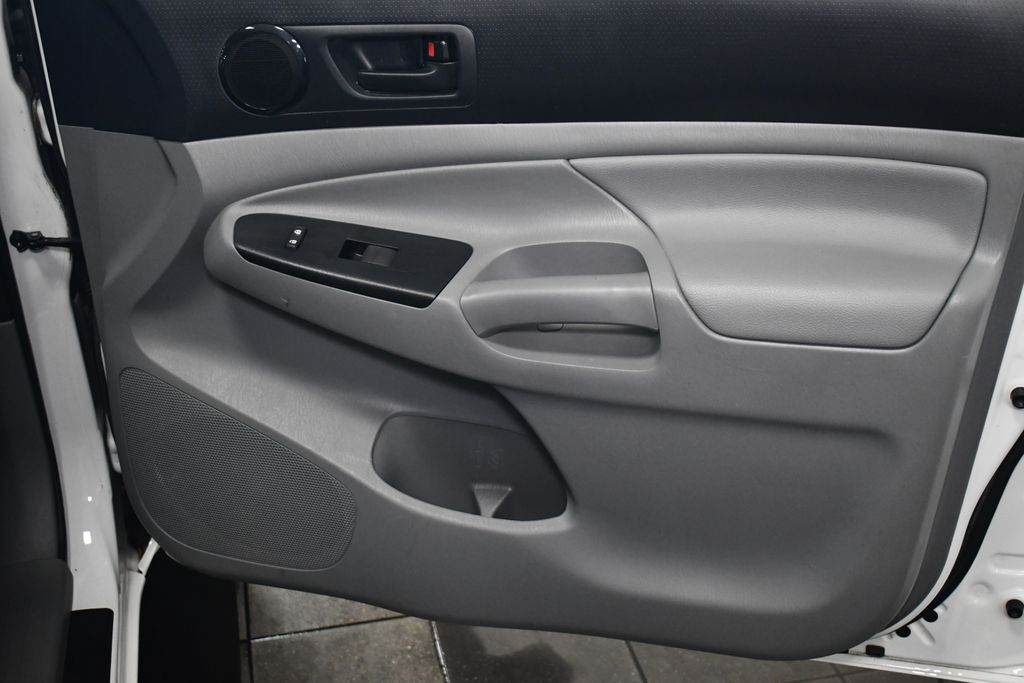 Thumbnail: 2015 Toyota Tacoma - 28