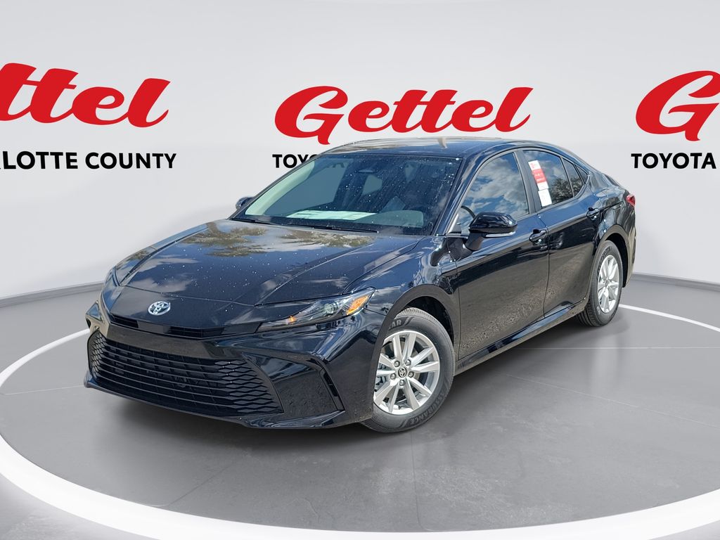 2025 Toyota Camry LE's photo