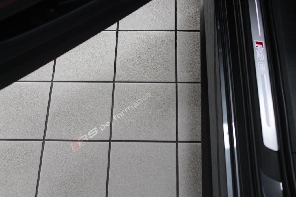 Thumbnail: 2026 Audi RS 6 - 15