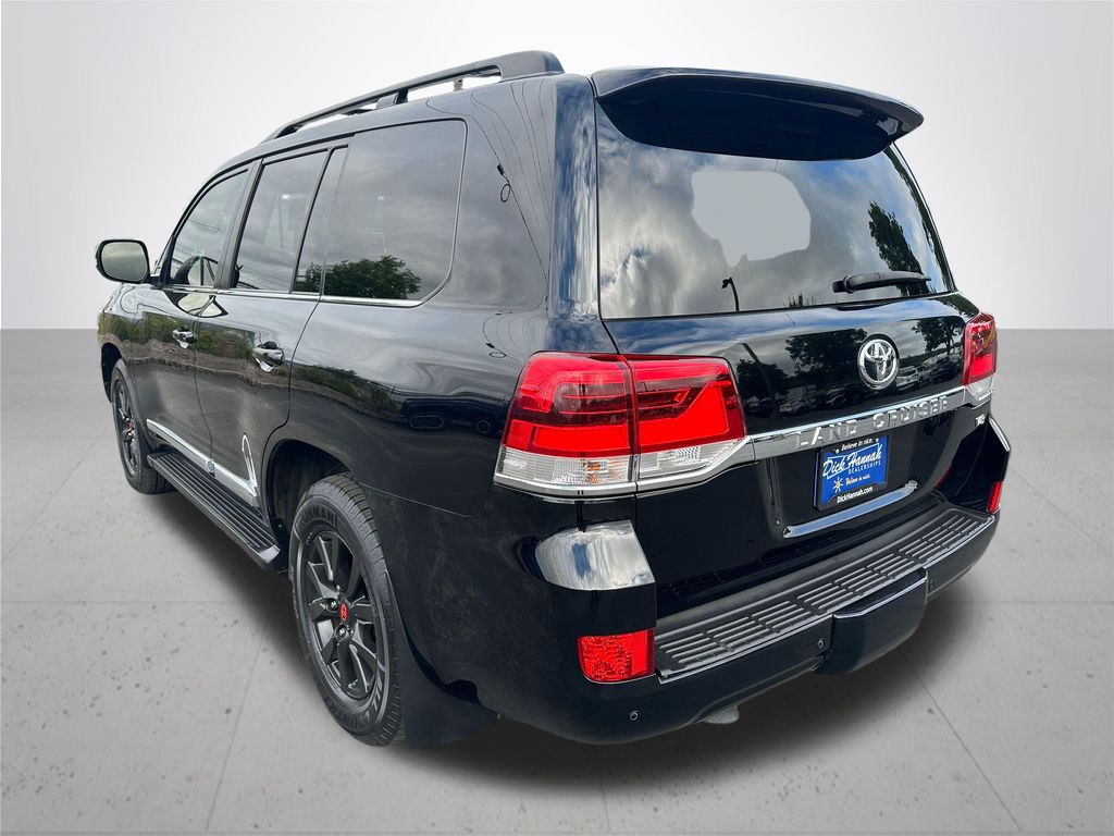 2016 Toyota Land Cruiser Base