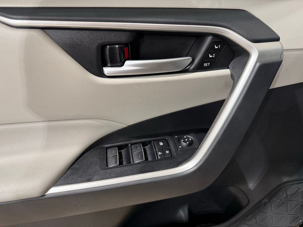 Thumbnail: 2024 Toyota RAV4 - 16