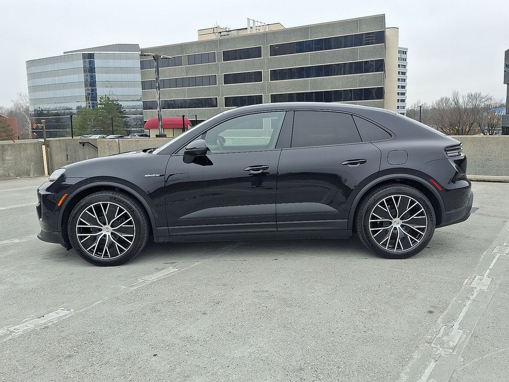 Thumbnail: 2026 Porsche Macan - 2