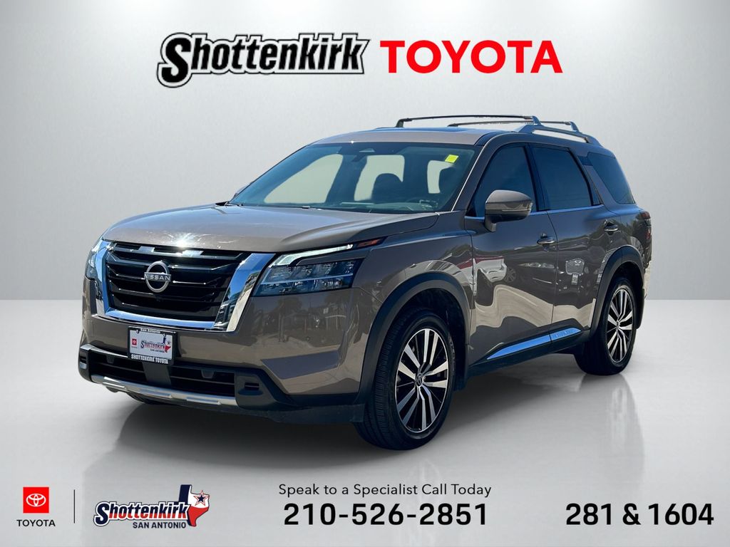 2023 Nissan Pathfinder Platinum