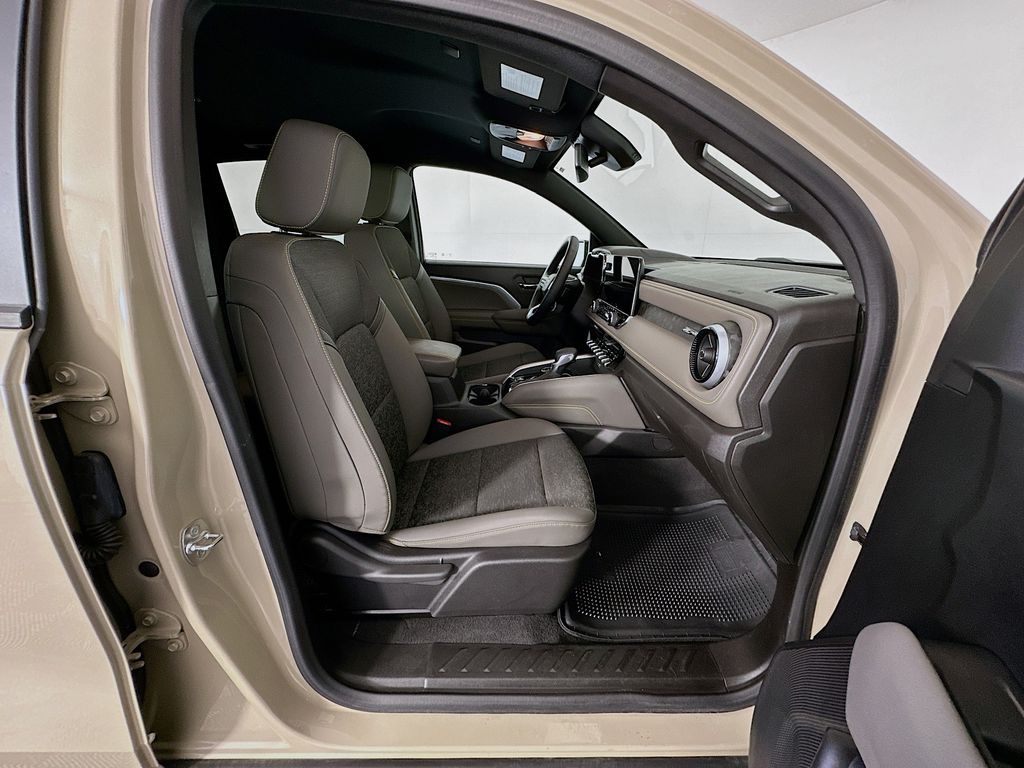 Thumbnail: 2024 Chevrolet Colorado - 29