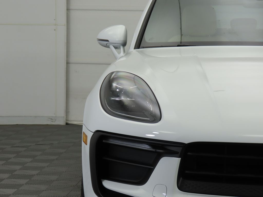 Thumbnail: 2025 Porsche Macan - 12