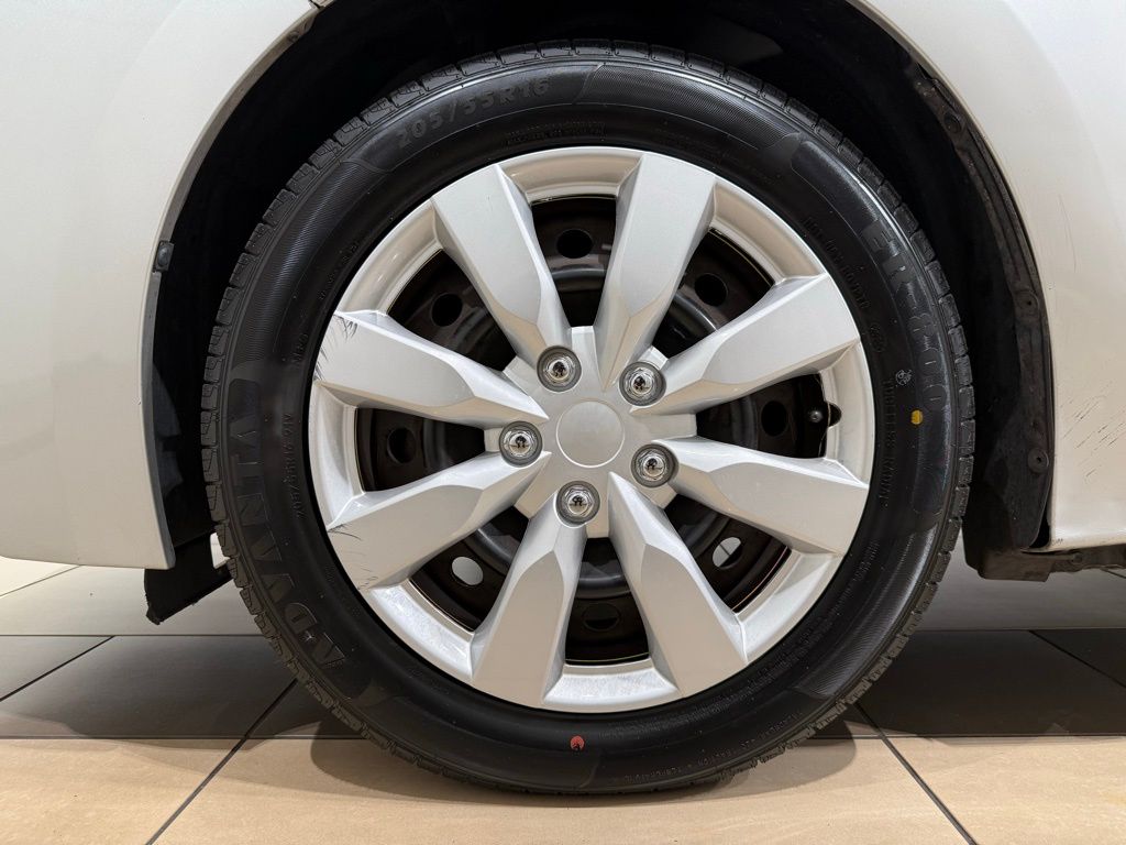 Thumbnail: 2015 Toyota Corolla - 9