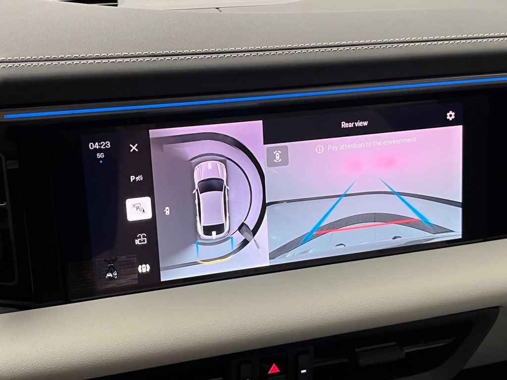 Thumbnail: 2025 Porsche Macan - 17
