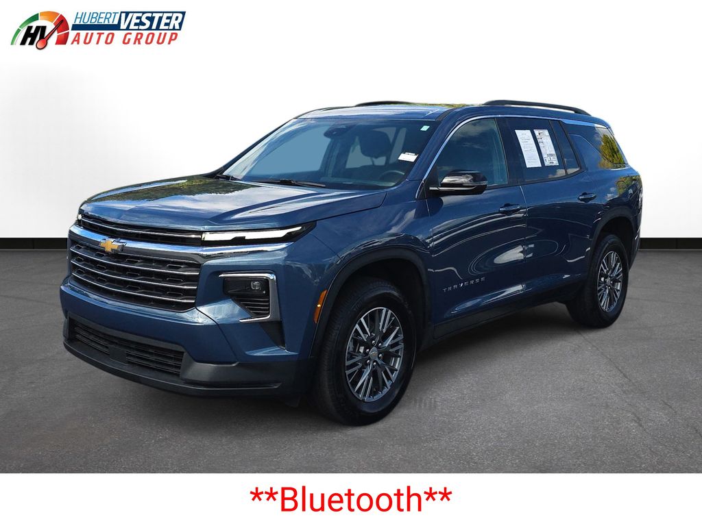 2025 Chevrolet Traverse photo 2
