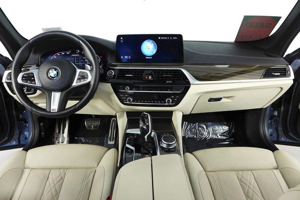 Thumbnail: 2021 BMW 5 Series - 25