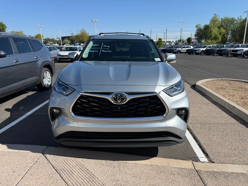Thumbnail: 2021 Toyota Highlander - 2