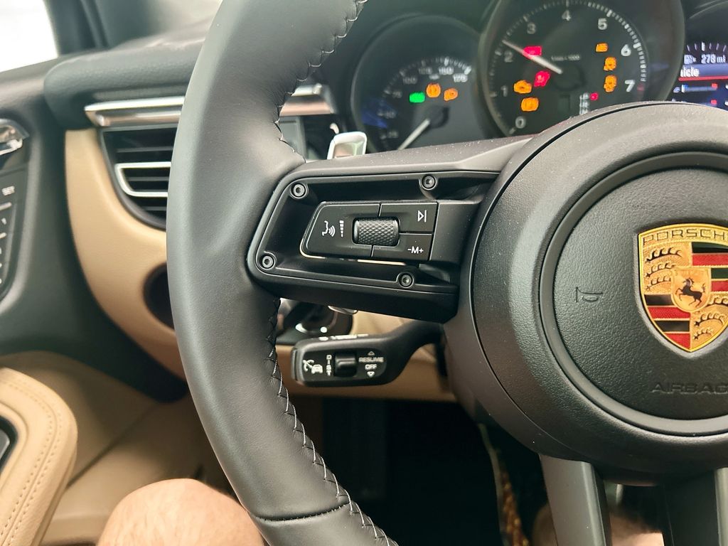 Thumbnail: 2026 Porsche Macan - 13