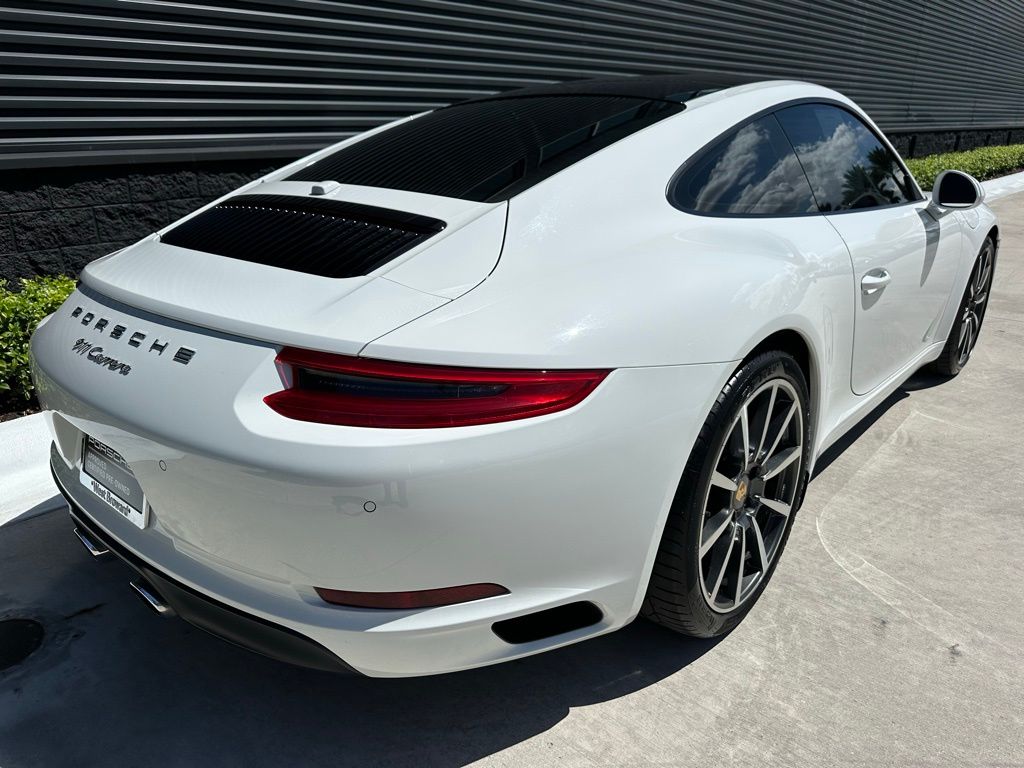Thumbnail: 2017 Porsche 911 - 9