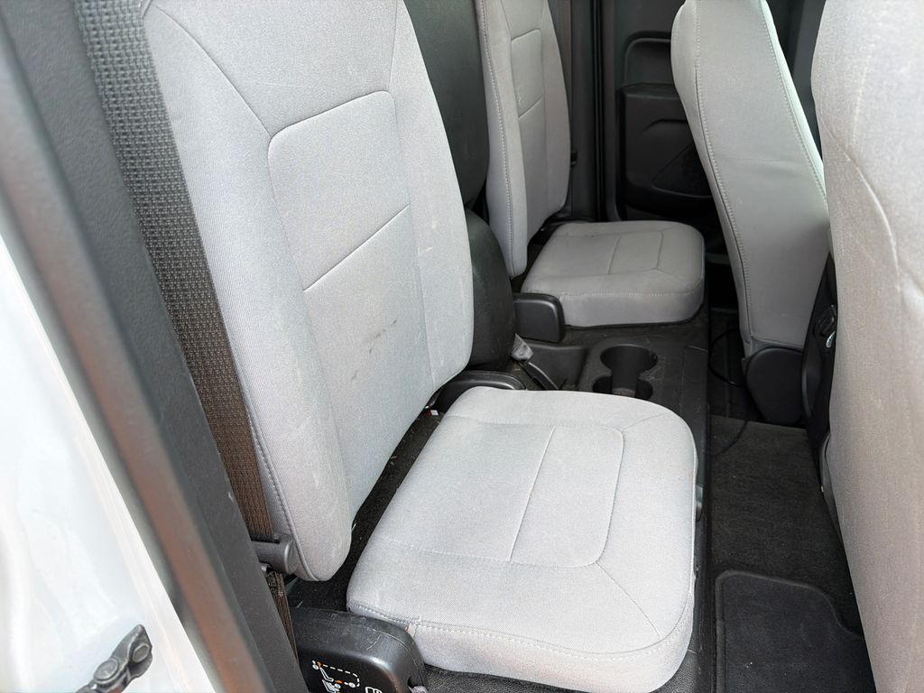 Used 2018 White Chevrolet LT image 12