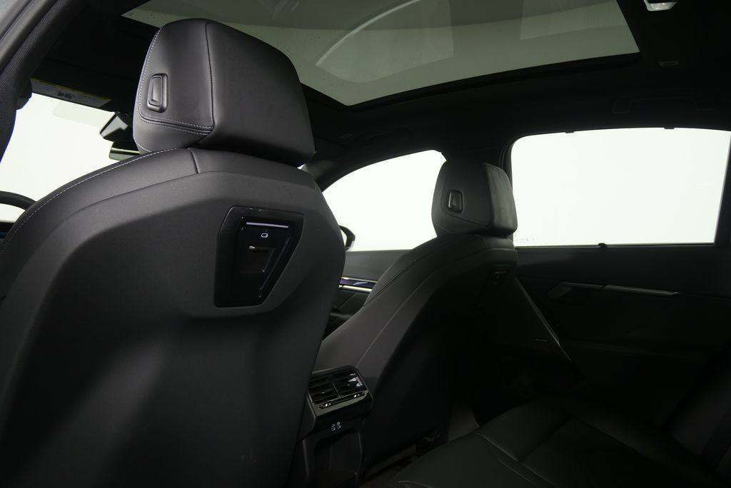 Thumbnail: 2025 BMW 5 Series - 15