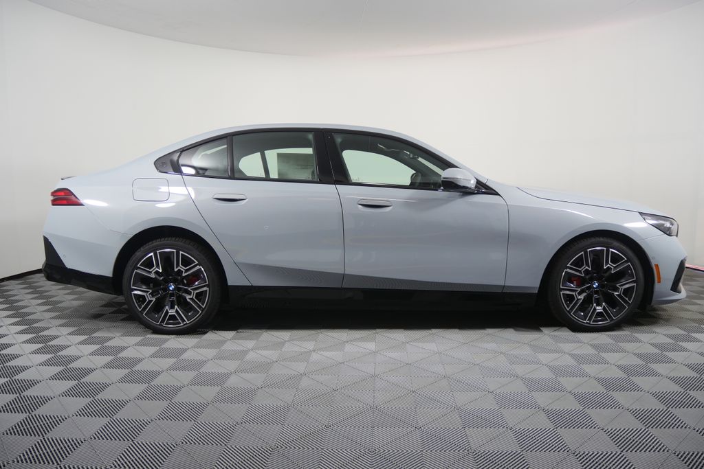 Thumbnail: 2027 BMW i5 - 3