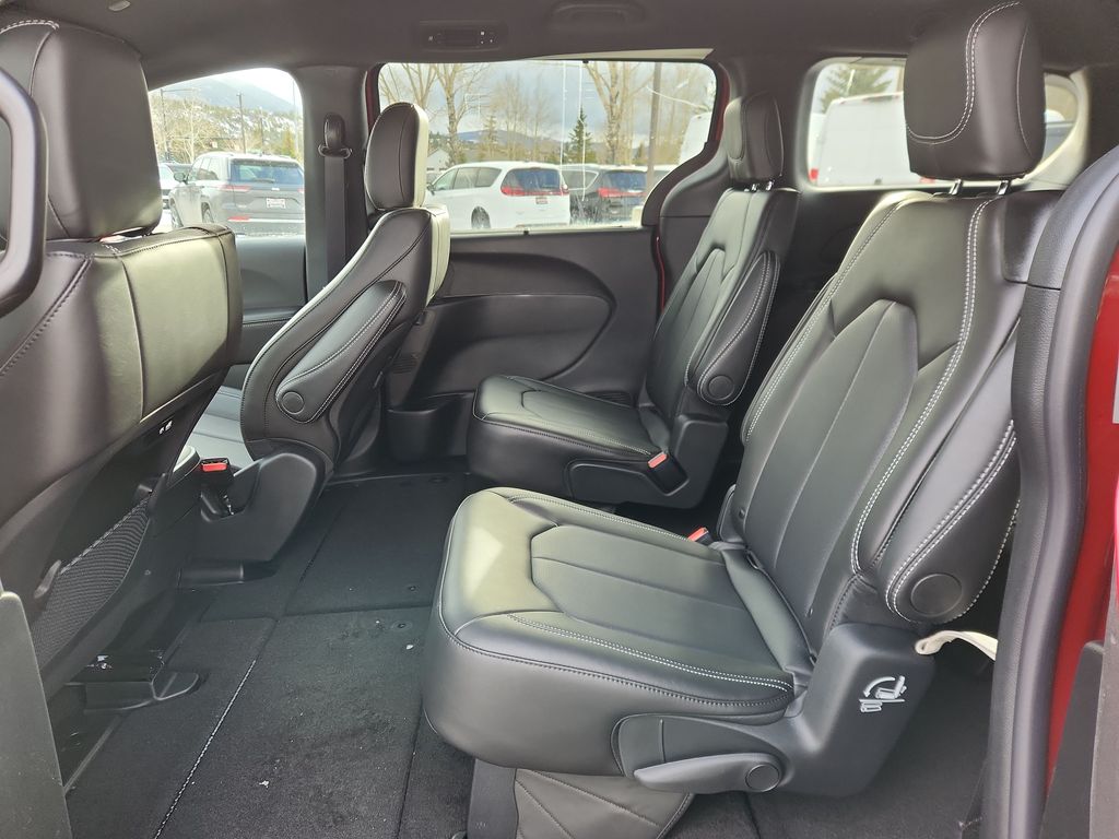 2026 Chrysler Pacifica Select - Photo 22