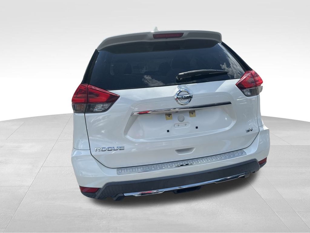 2018 Pearl White Nissan Rogue SV FWD SUV