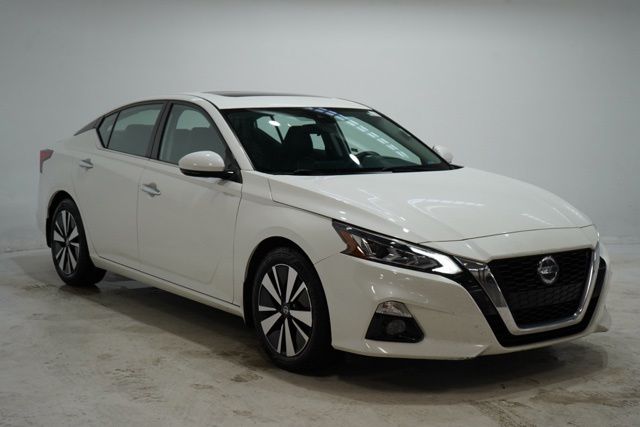 Pearl White Tricoat 2021 Nissan Altima Sedan Front-Wheel Drive Continuously Variable Transmission