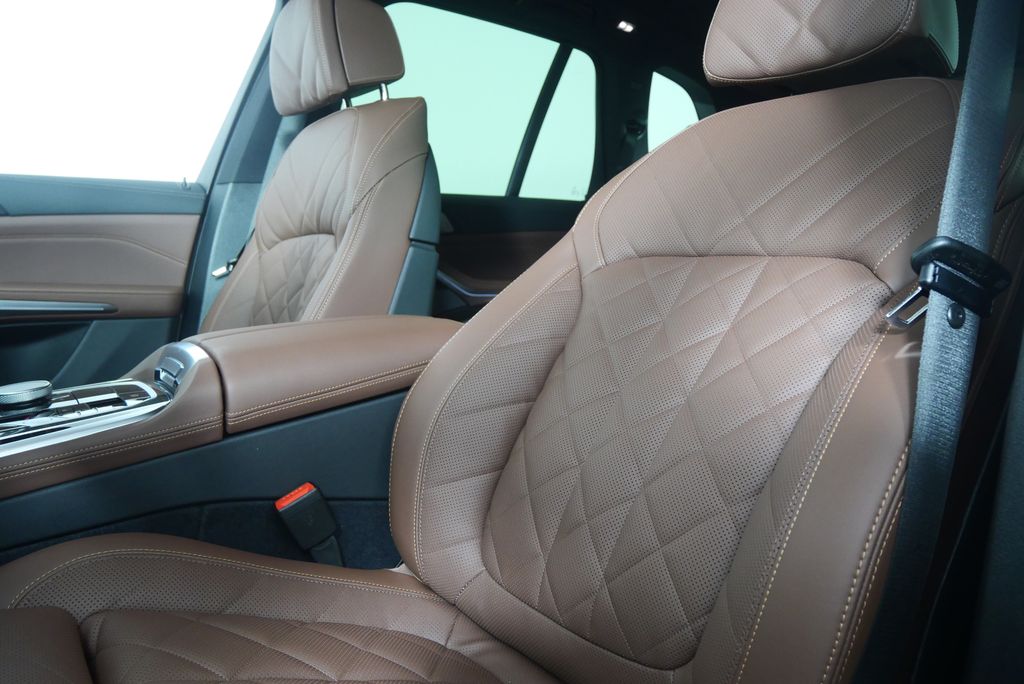 Thumbnail: 2026 BMW X5 - 11